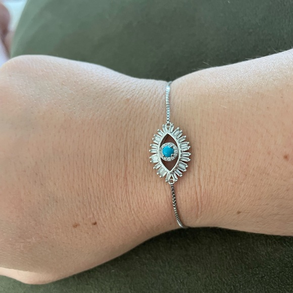 Bracelets - Picture 4 of 8